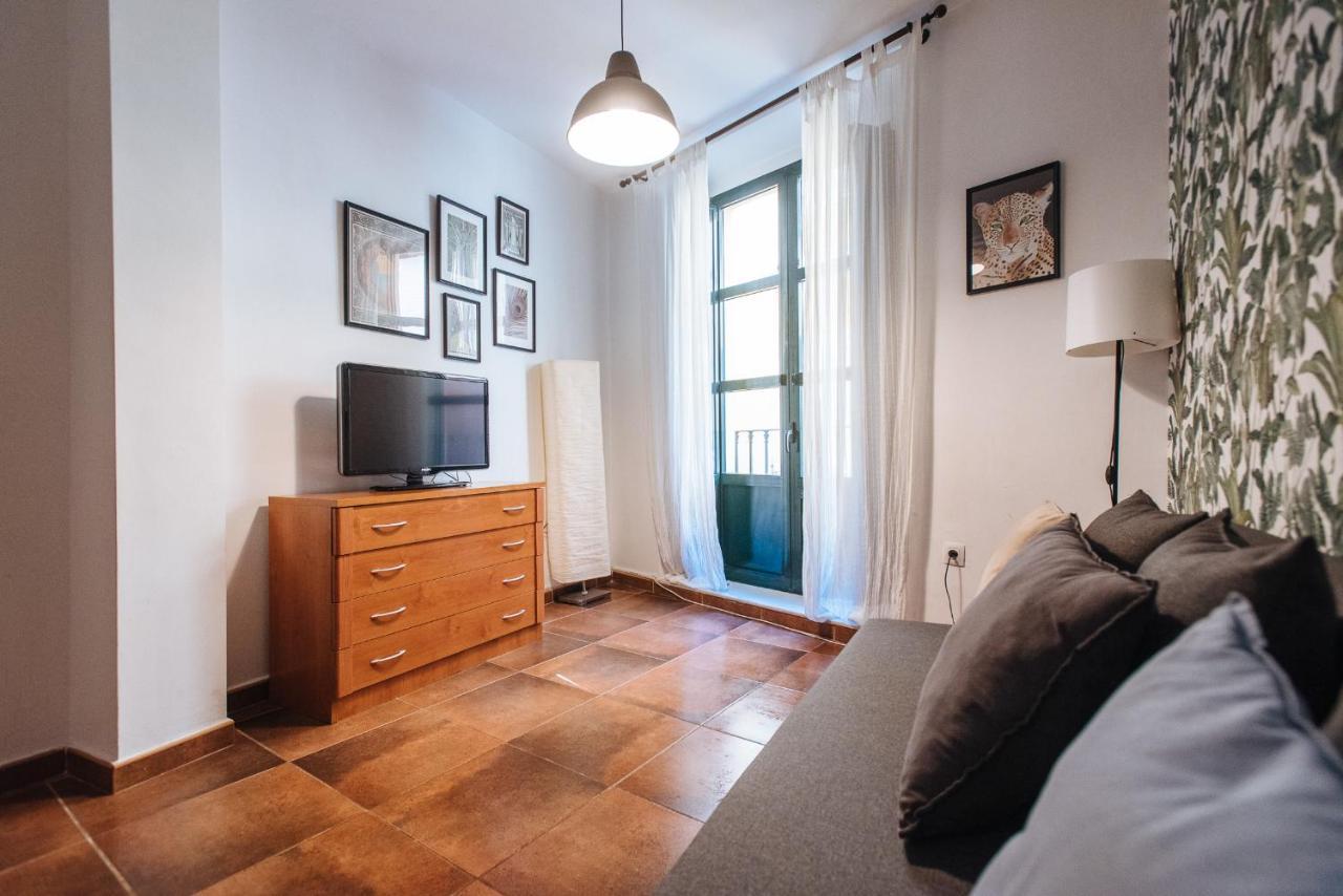 Homeyseville- Bright Apartment At Santa Cruz 6 Pax, Parking Optional Sevilha Exterior foto