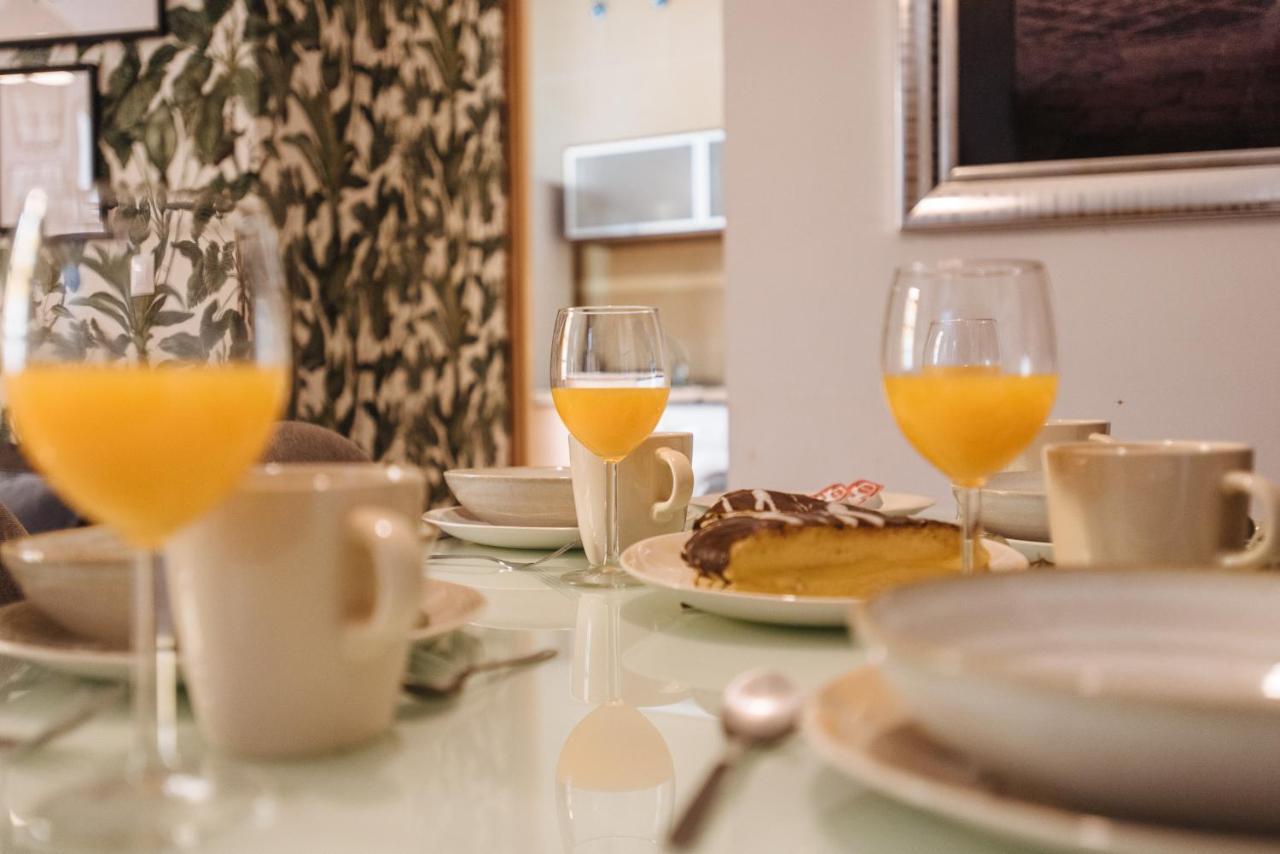 Homeyseville- Bright Apartment At Santa Cruz 6 Pax, Parking Optional Sevilha Exterior foto