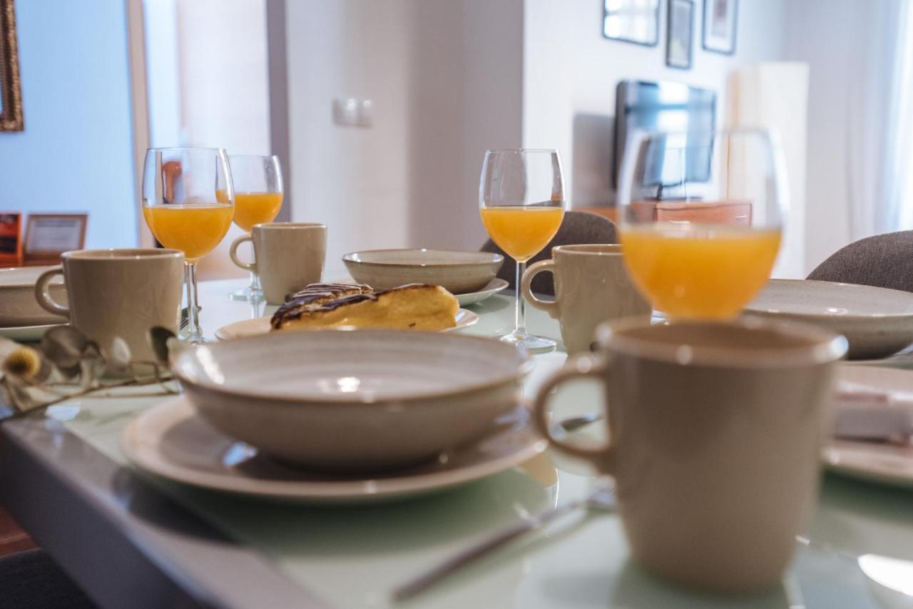 Homeyseville- Bright Apartment At Santa Cruz 6 Pax, Parking Optional Sevilha Exterior foto