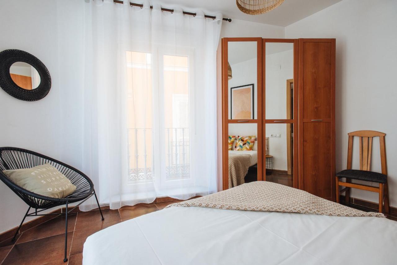 Homeyseville- Bright Apartment At Santa Cruz 6 Pax, Parking Optional Sevilha Exterior foto
