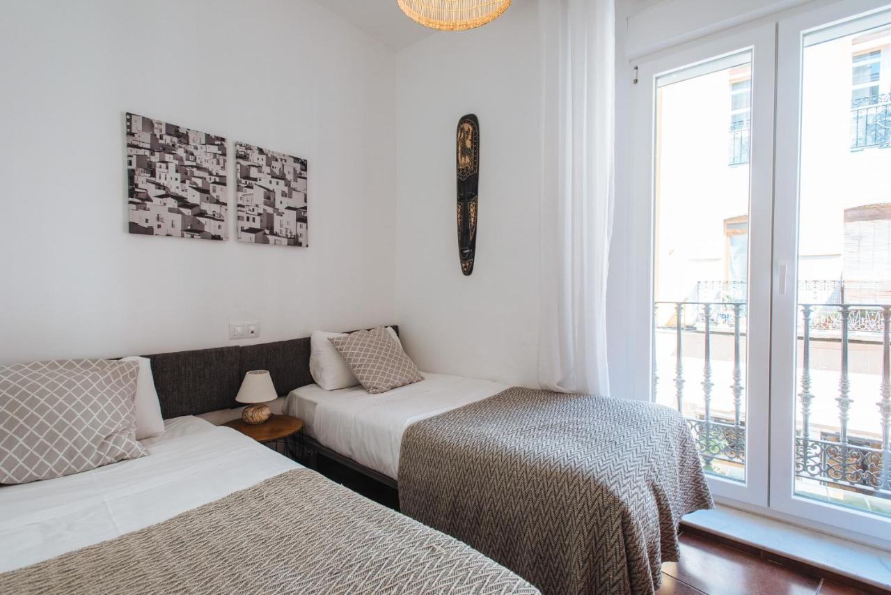 Homeyseville- Bright Apartment At Santa Cruz 6 Pax, Parking Optional Sevilha Exterior foto